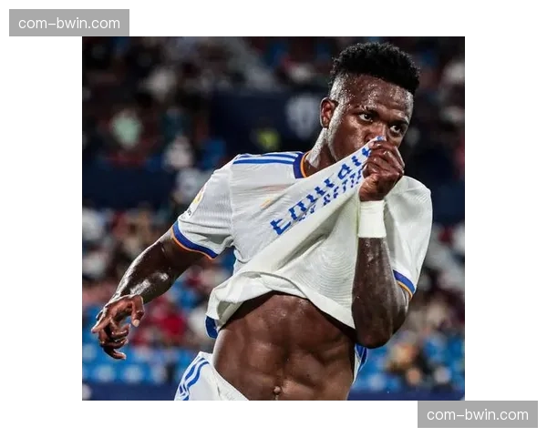 皇马锋线姆巴佩表现不俗 过人数据位居联赛前列 皇马锋线姆巴佩表现不俗 过人数据位居联赛前列